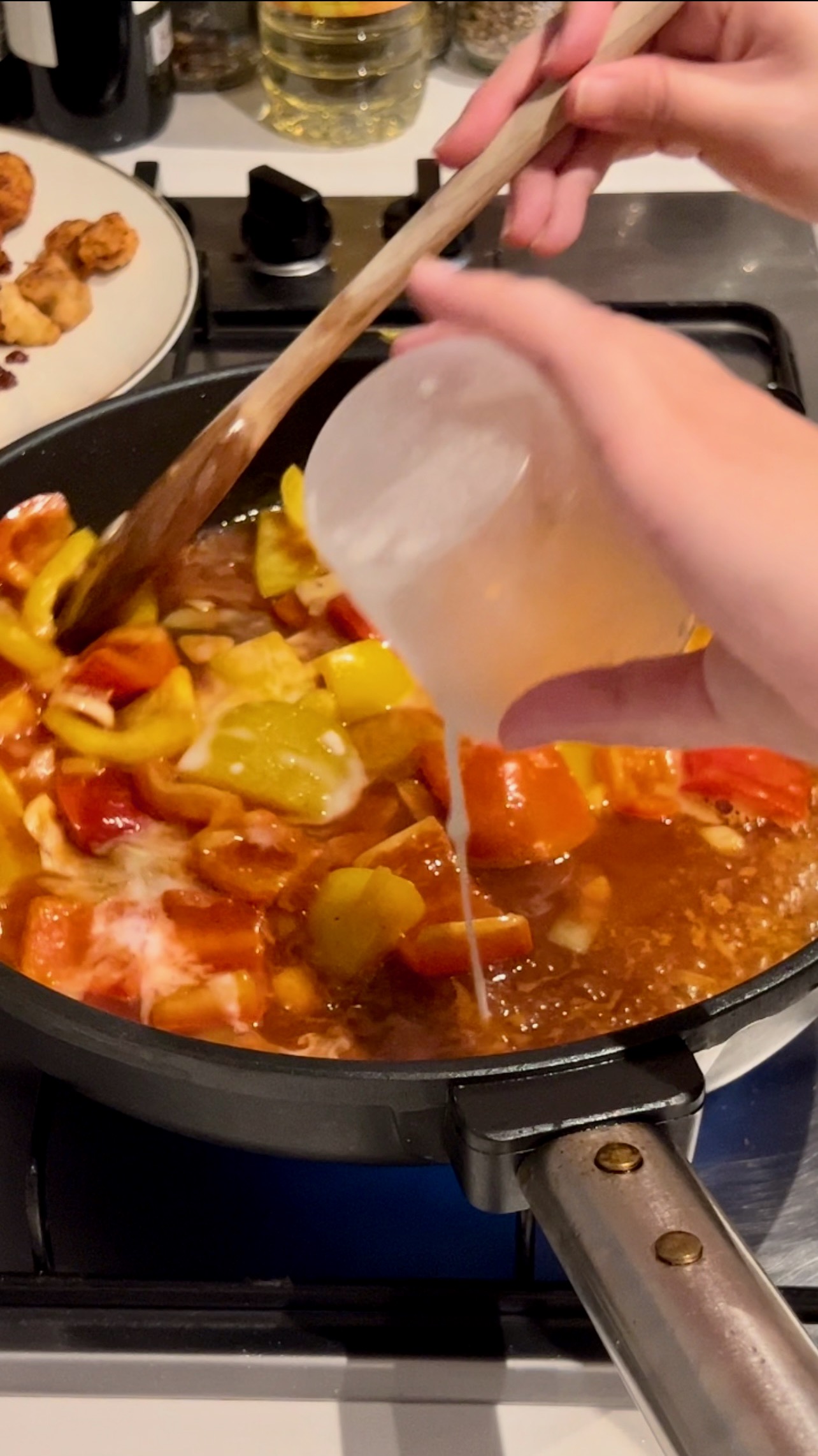 include all purpose flour with water to thicken sweet and sour sauce